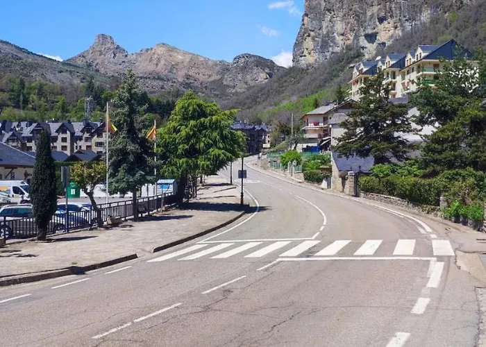 Bamboo 4 - Tucasaenlospirineos Lägenhet Escarrilla